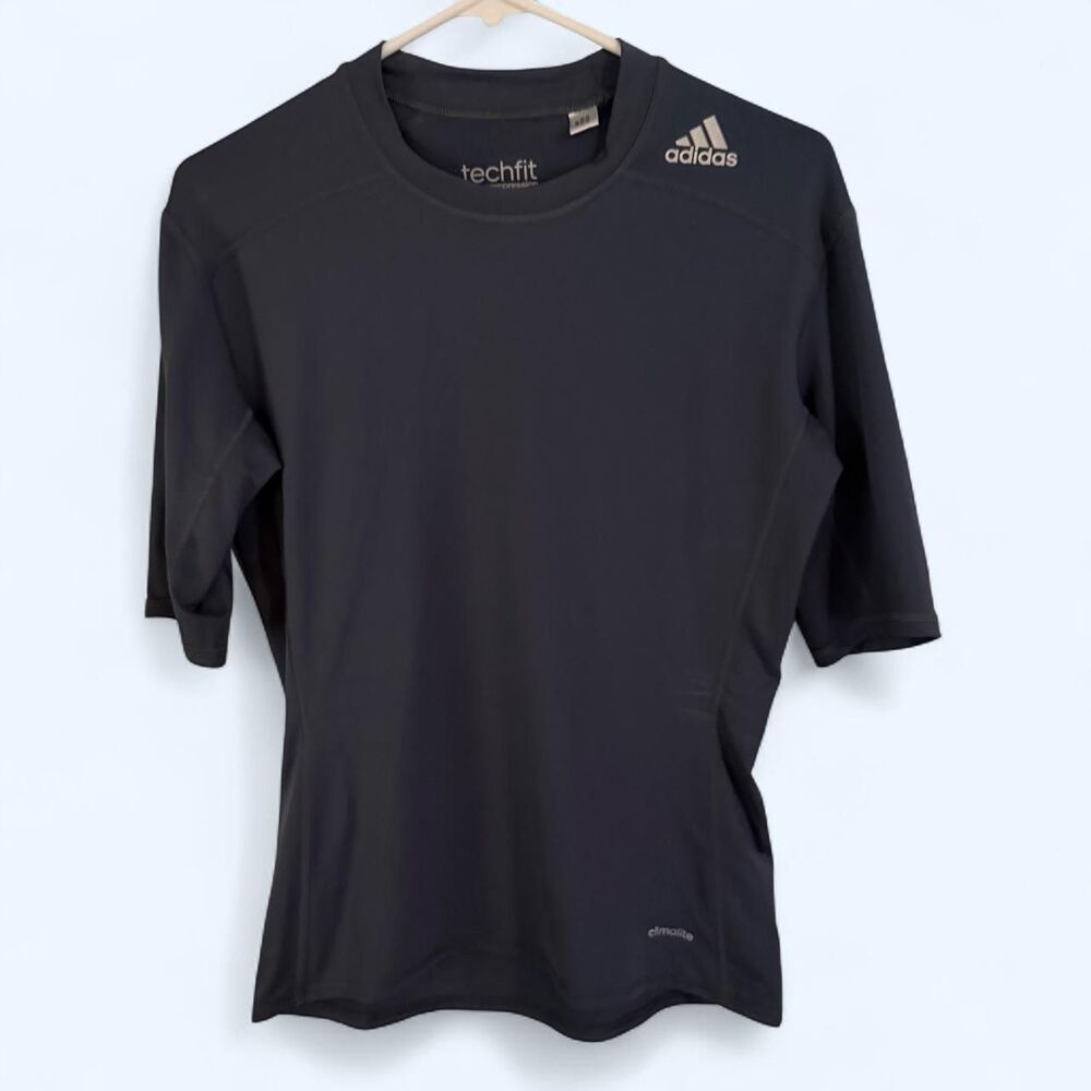 Adidas Men's Navy and Blue T-shirt
